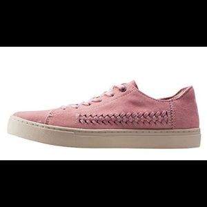 - TOMS Lenox Pale Desert Pink Suede Lace up Sneaker